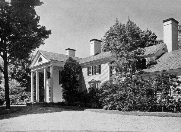 AN IMPOSING COUNTRY HOME OF CLASSIC DIGNITY  Robertson Ward, architect. Photo by Samuel H. Gottscho