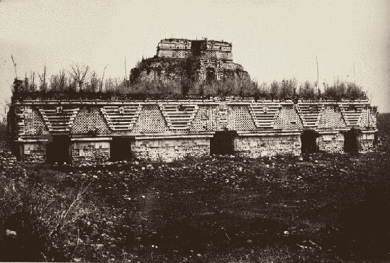 Palais Des Nonnes, à Uxmal; façade dite Egyptienne..