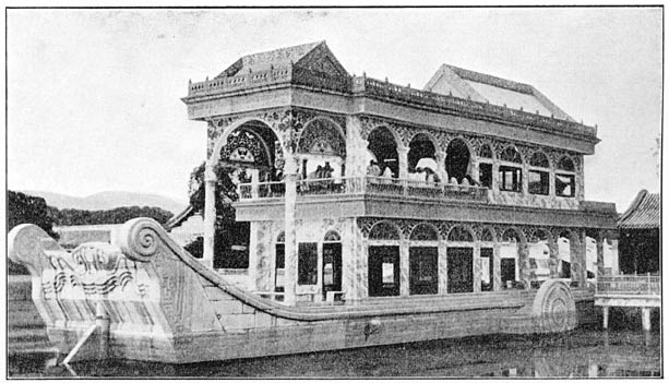 Het marmeren schip in het zomerpaleis te Peking.