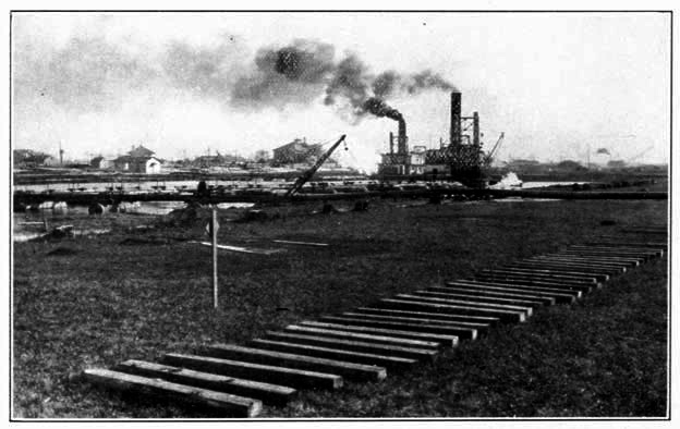 Lock site, Dredges Entering