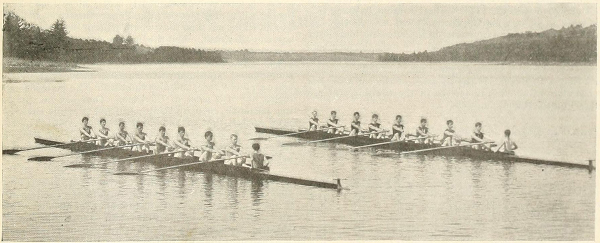 THE ST. PAUL'S CREWS IN THE WATER.