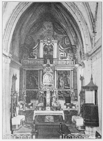 Lámina 78. LOPIDANA Interior de la iglesia. (Fot. L. E.)