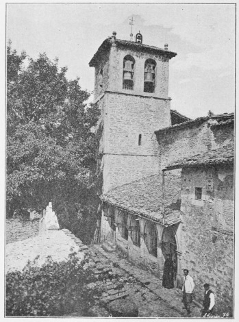 Lámina 84. MONASTERIOGUREN La iglesia. (Fot. L. E.)