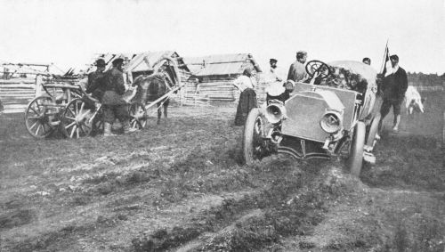 Versunken im Schmutze eines sibirischen Dorfes.