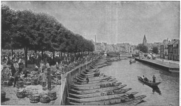 THE “FLOATING” MARKET Place Parmentier. In the background “Pont de la Dodane.”