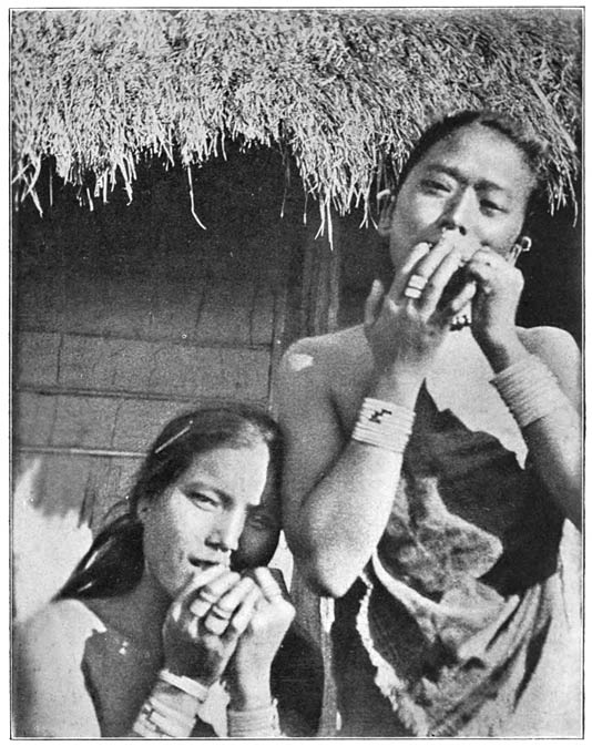 Kachári Girls Playing Jew’s Harp (Gongina).