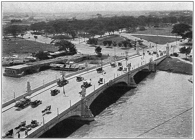 The Jones Bridge, named after the author of the Jones Law giving the Filipinos practical autonomy in local affairs. A section of the historic Bridge of Spain, built by the Spaniards, is seen nearby