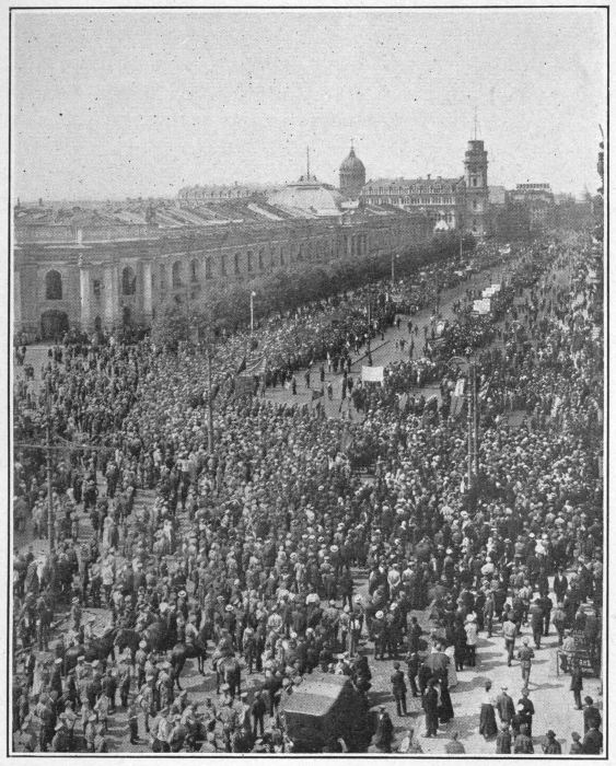 Typical crowd on the Nevski Prospect