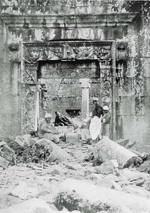 KANAWÂT, SCULPTURED DOORWAY IN TEMPLE